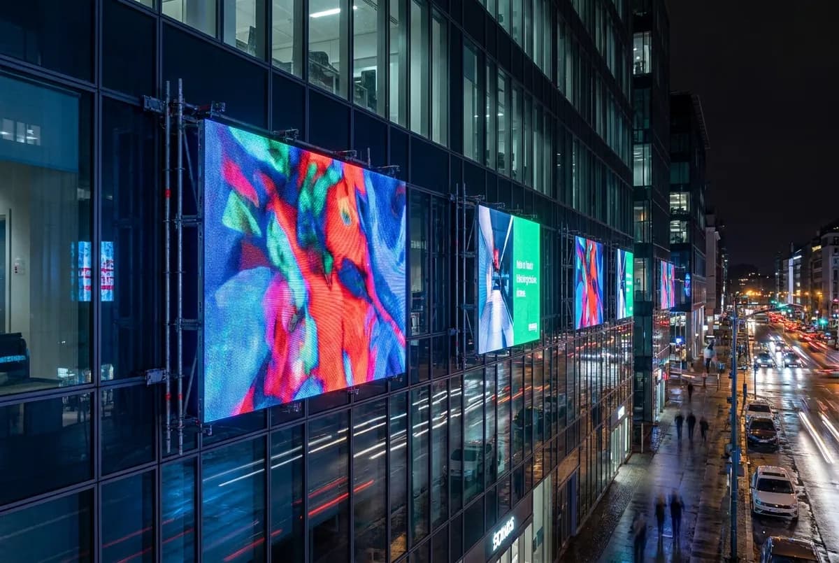 Display LED FullColor con grafiche a colori